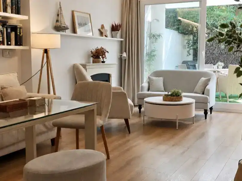 Sala d'estar de Dúplex de lloguer en Córdoba amb Aire condicionat, Jardí privat i Parquet