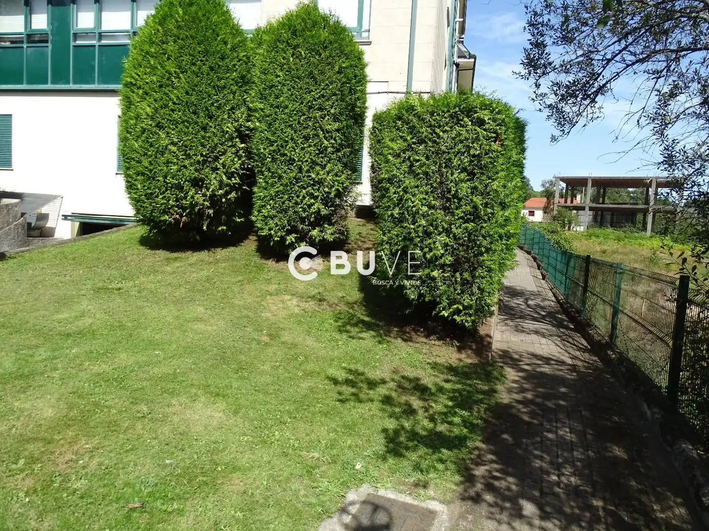 Jardín de Dúplex en venta en Teo con Calefacción, Trastero y Amueblado