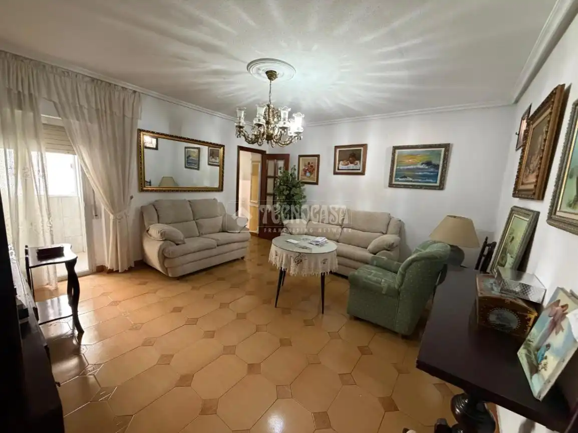 Sala de estar de Piso en venta en Jaén con Balcón