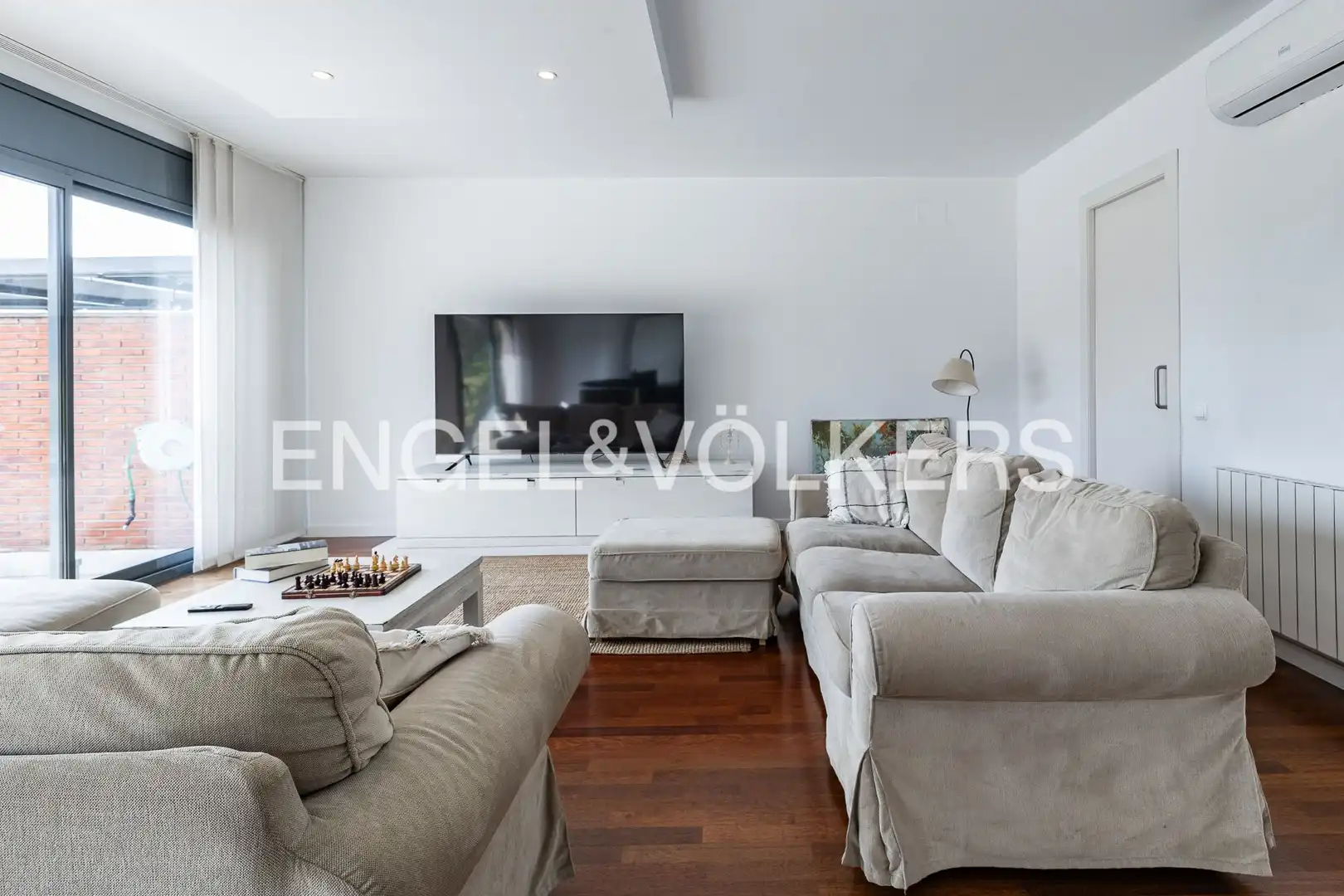 Sala de estar de Casa adosada de alquiler en Tiana con Aire acondicionado, Calefacción y Jardín privado