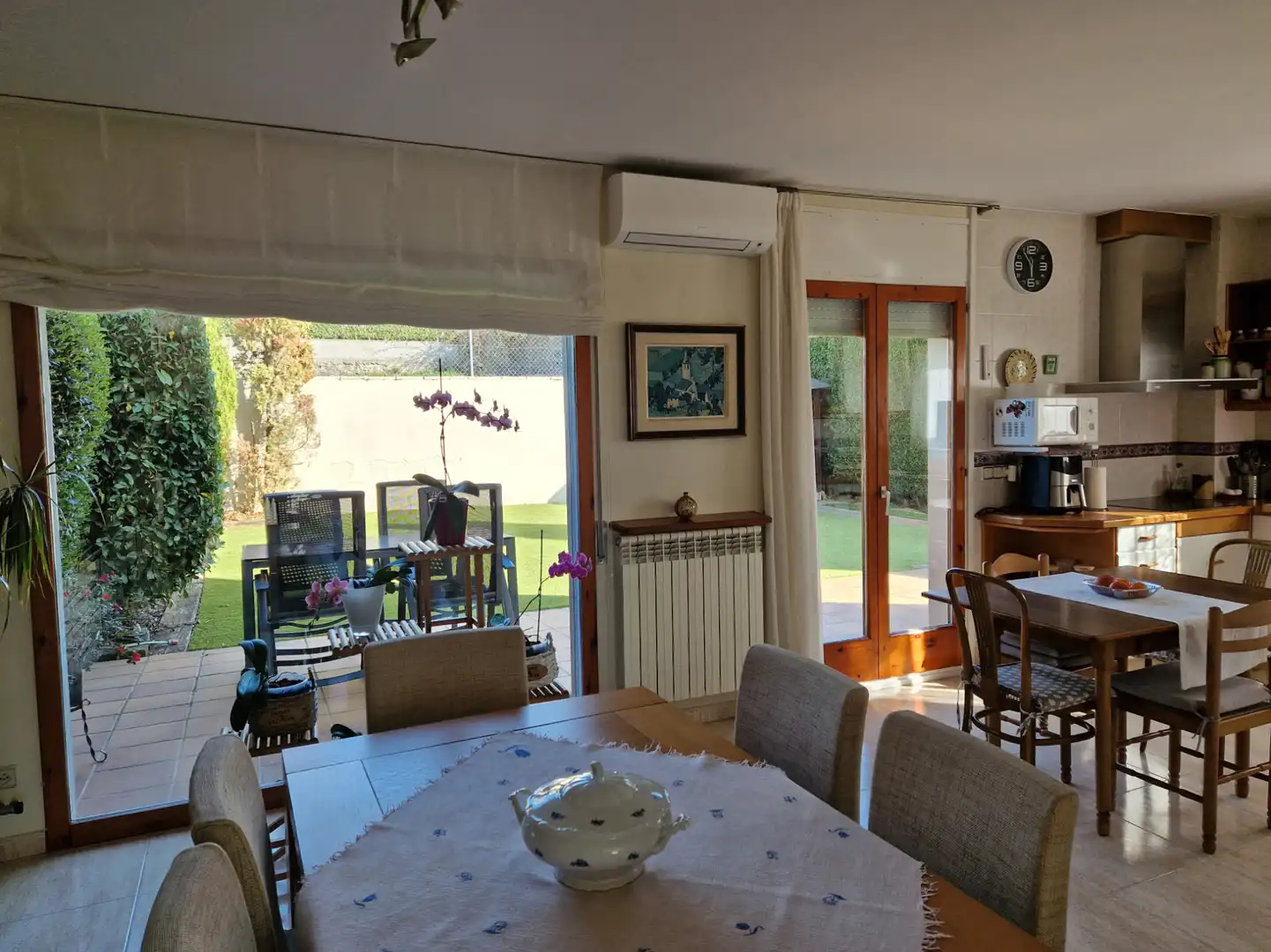 Comedor de Casa adosada en venta en Olot con Aire acondicionado, Calefacción y Jardín privado