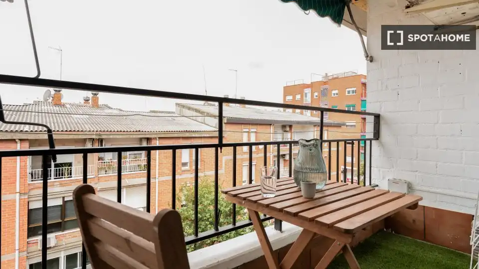 Terrassa de Pis per a compartir en Concòrdia - Can Rull