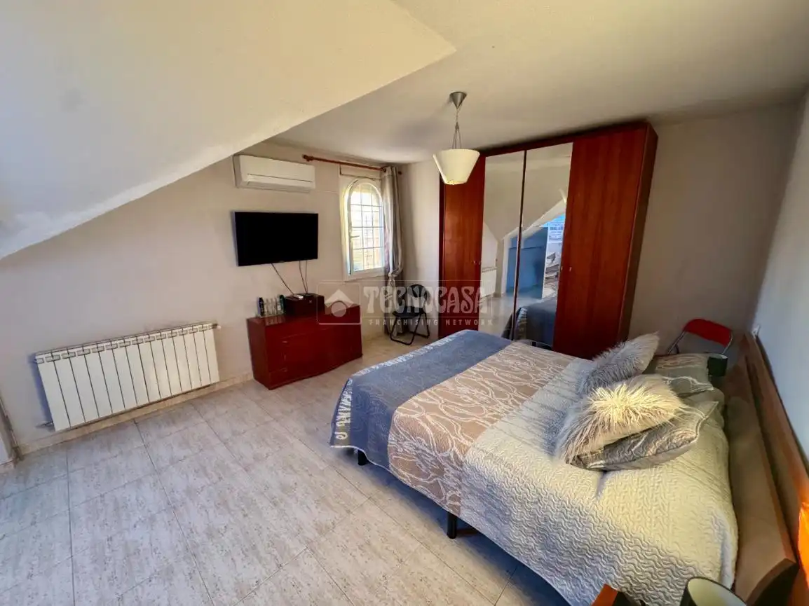 Habitación de Casa adosada en venta en Villanueva de la Torre con Aire acondicionado