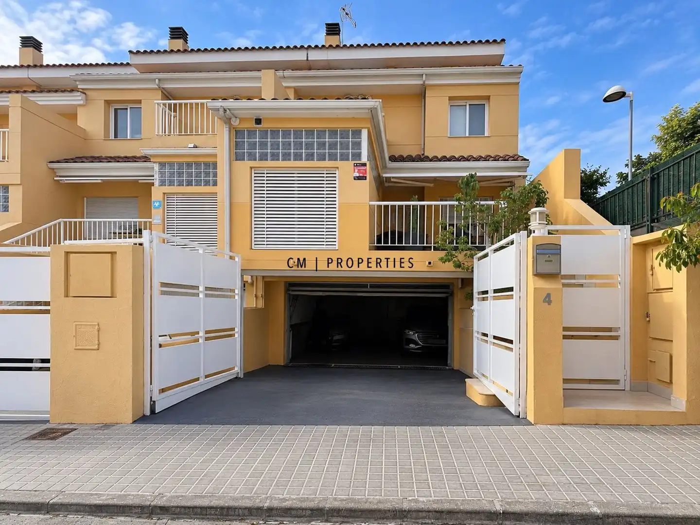 Exterior view of Detached homes for rent in Campolivar