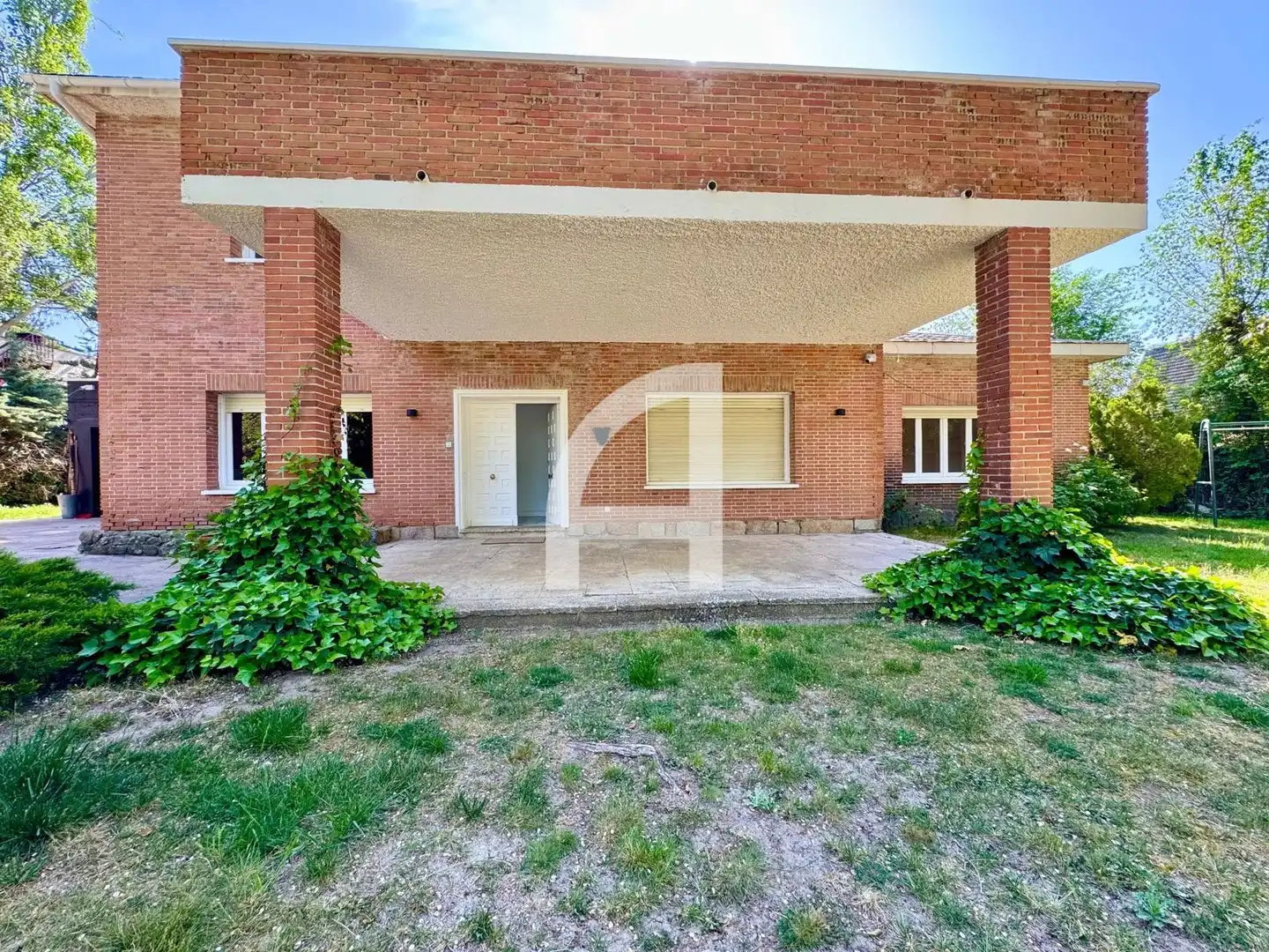 Vista exterior de Casa o chalet en venta en Villanueva de la Cañada con Aire acondicionado, Calefacción y Jardín privado