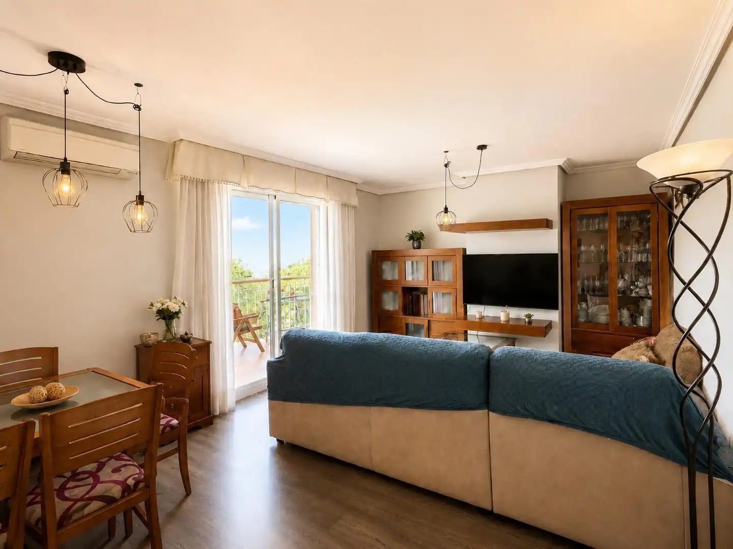 Sala d'estar de Àtic en venda en Madrid amb Aire condicionat, Calefacció i Jardí privat