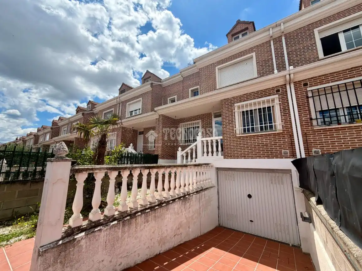 Exterior view of Detached homes for sale in Azuqueca de Henares