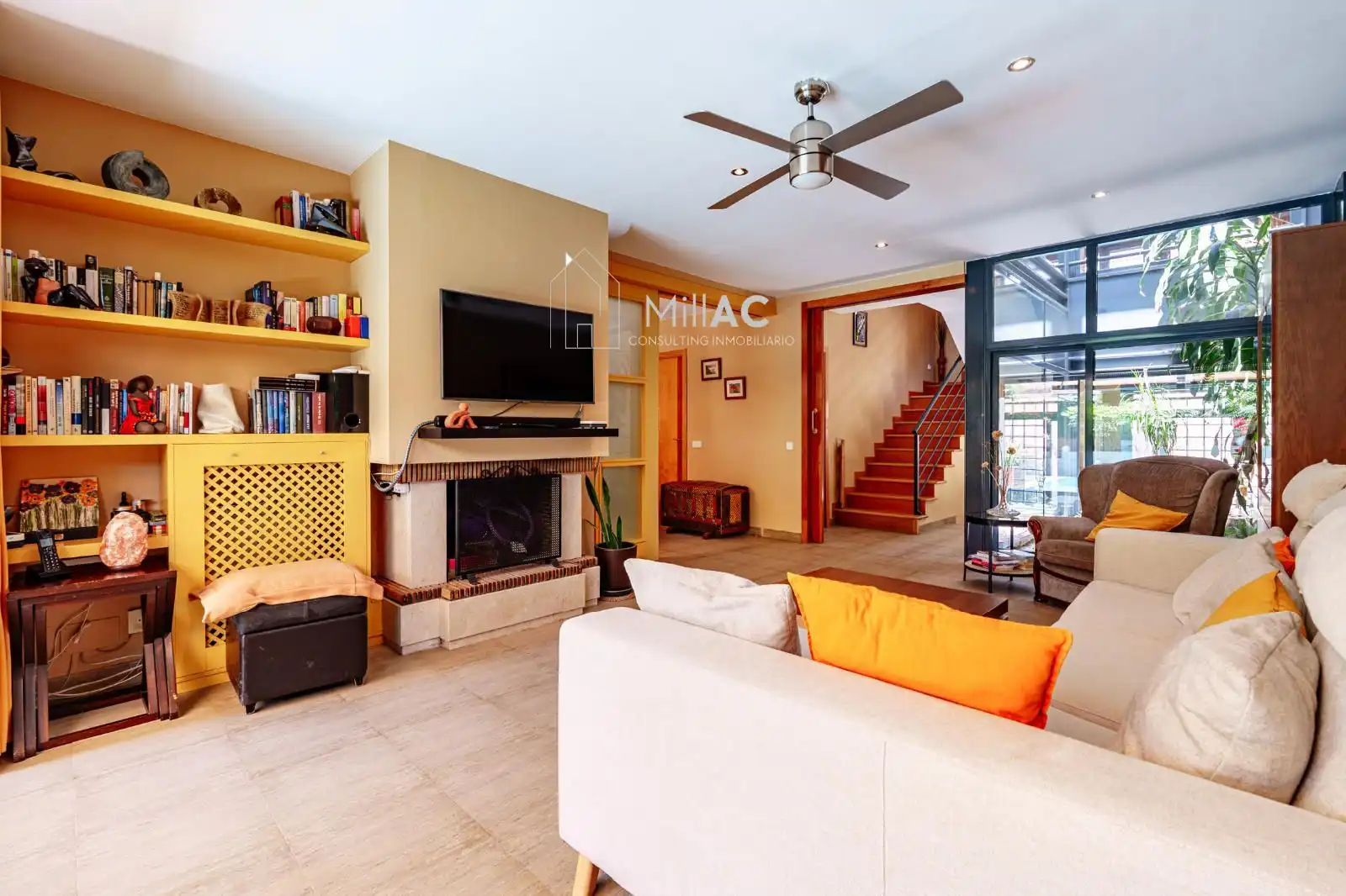 Sala de estar de Casa adosada en venta en Madrid con Aire acondicionado, Calefacción y Jardín privado