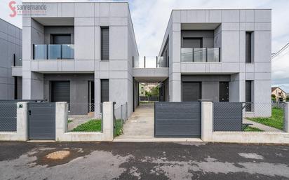 Exterior view of Single-family semi-detached for sale in Camargo  with Terrace and Balcony