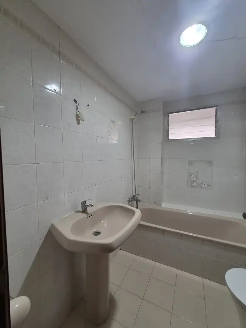 Badezimmer von Wohnung zum Verkauf in Castellón de la Plana / Castelló de la Plana mit Ofen und Balkon
