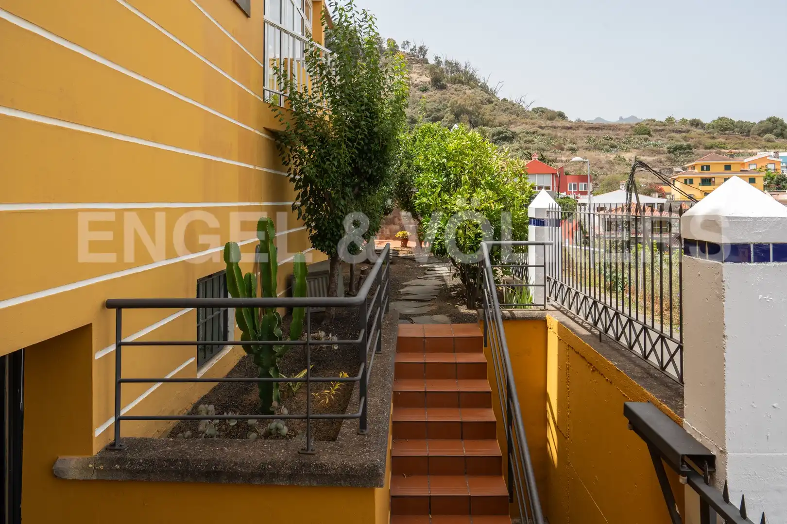 Vista exterior de Casa o xalet en venda en Santa Brígida amb Calefacció, Jardí privat i Moblat