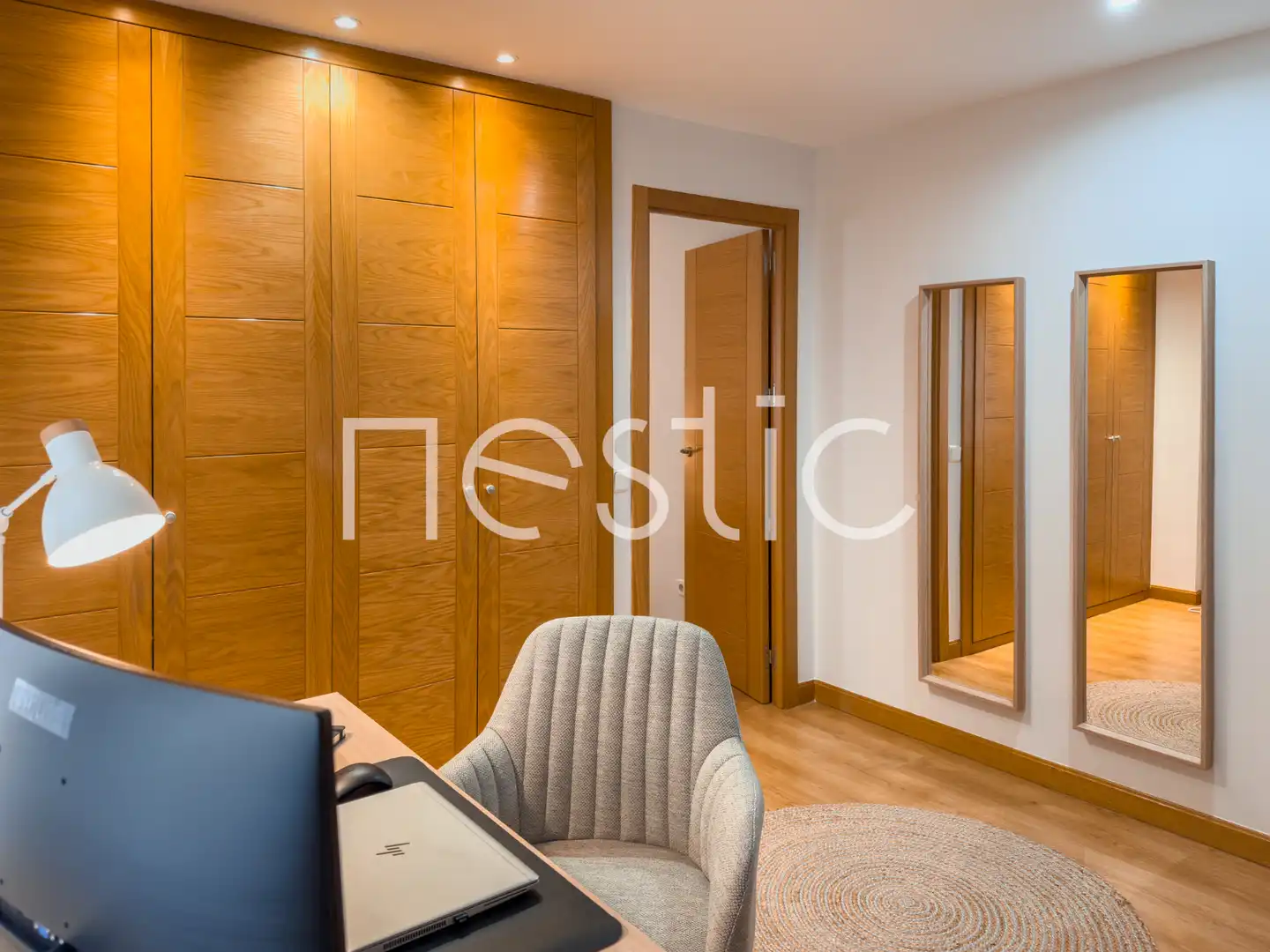 Dormitori de Apartament de lloguer en Madrid amb Aire condicionat, Calefacció i Moblat