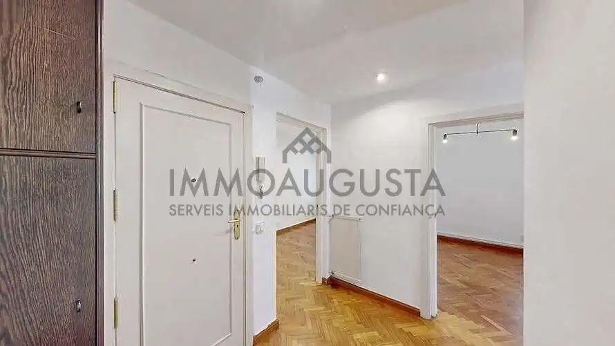 Dormitori de Pis en venda en Barcelona amb Parquet i Terrassa