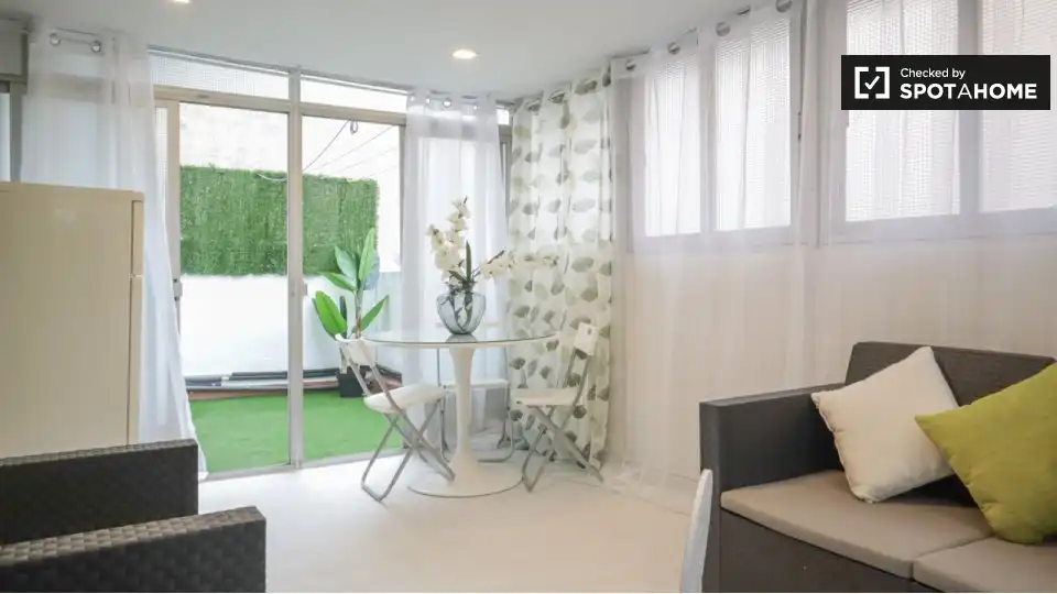 Balcony of Flat for rent in Madrid  with Air Conditioner, Heating and Furnished