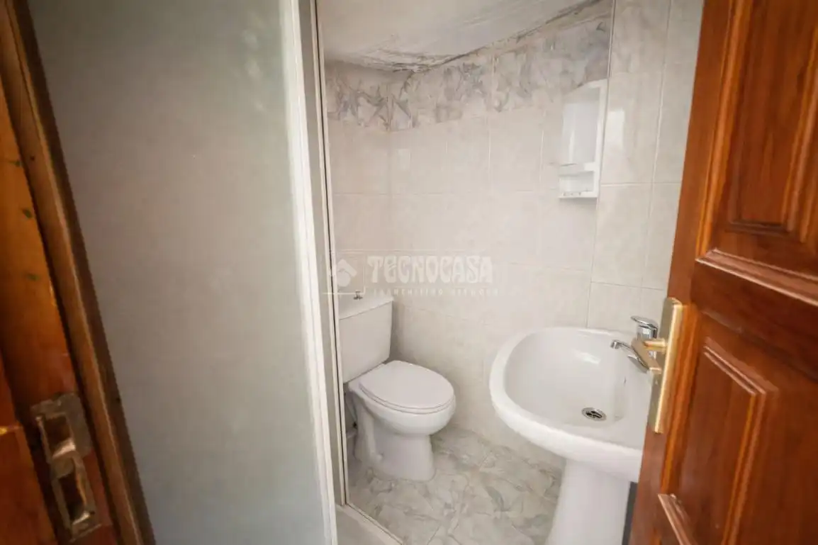 Baño de Piso en venta en Santa Úrsula con Balcón