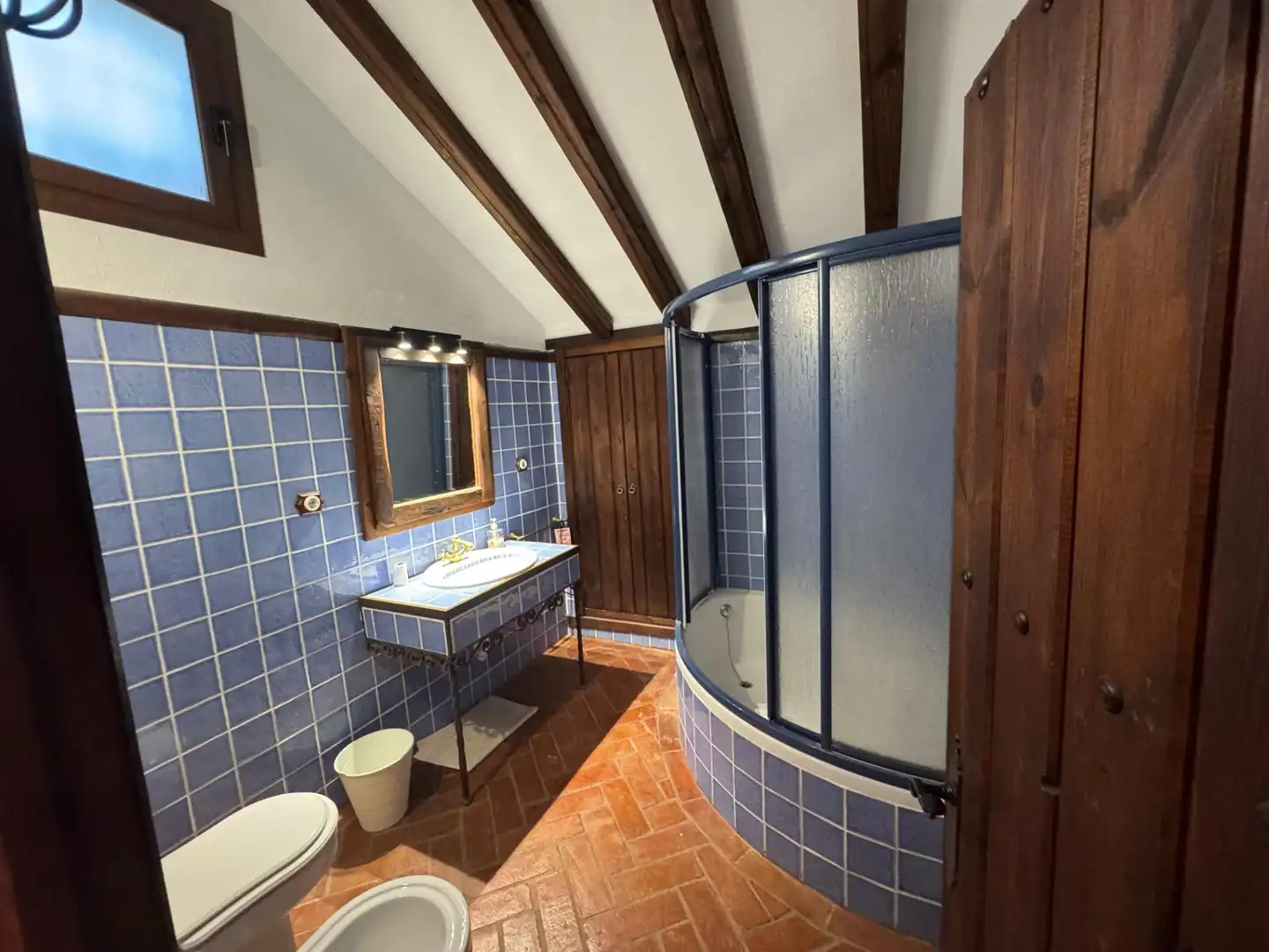 Bany de Casa o xalet en venda en Marbella amb Jardí privat, Terrassa i Piscina