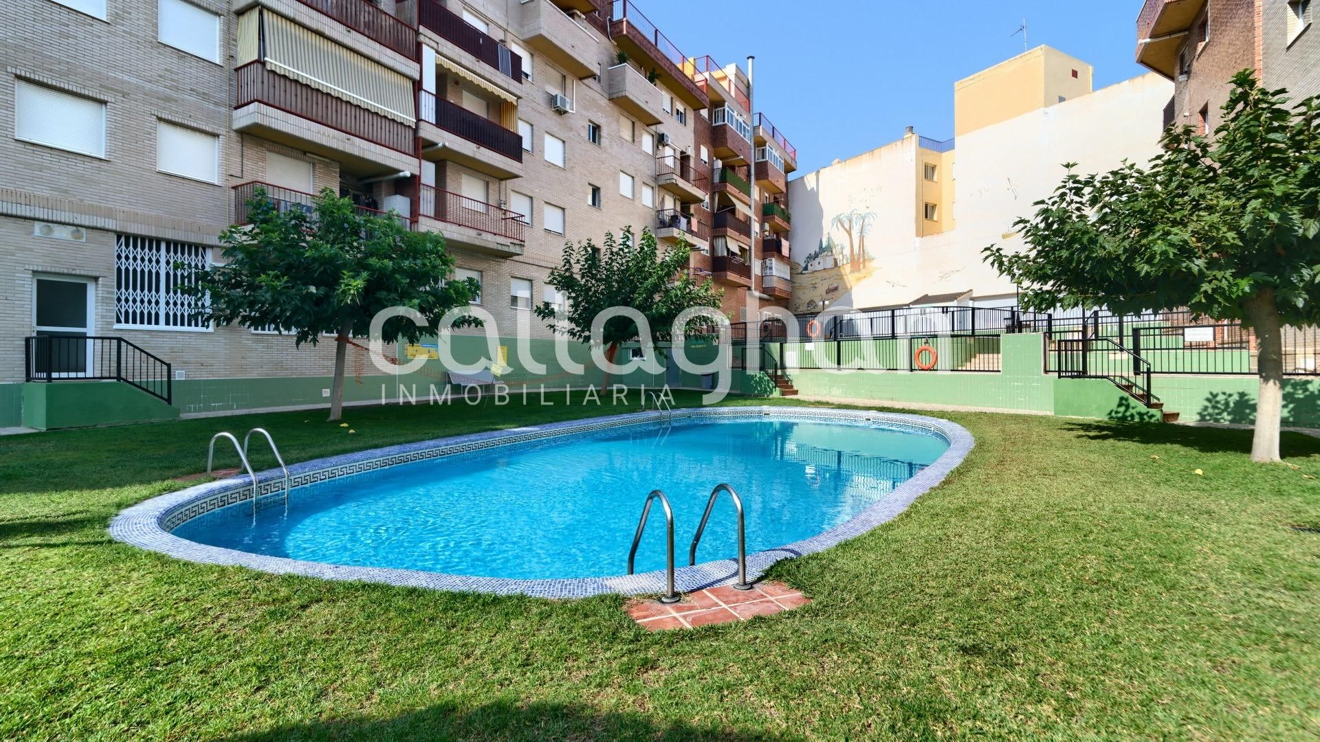 Vista exterior de Casa adosada en venda en Paterna amb Aire condicionat, Calefacció i Jardí privat