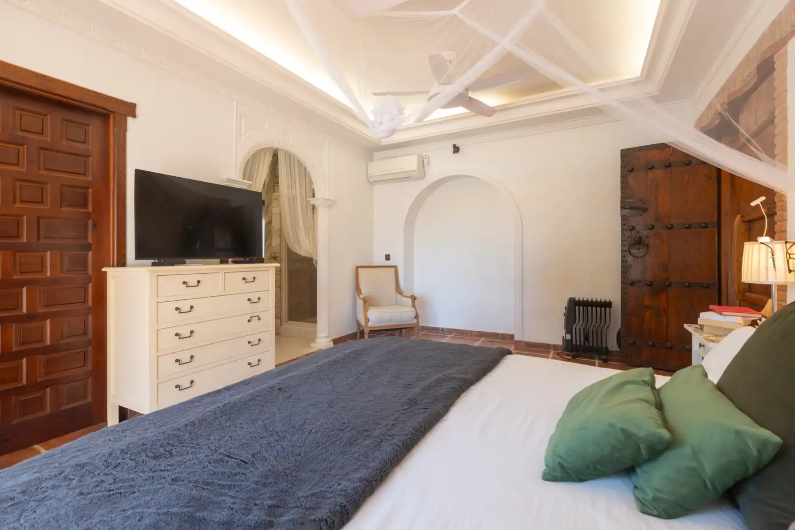 Habitación de Casa o chalet en venta en Alhaurín de la Torre con Aire acondicionado, Calefacción y Jardín privado