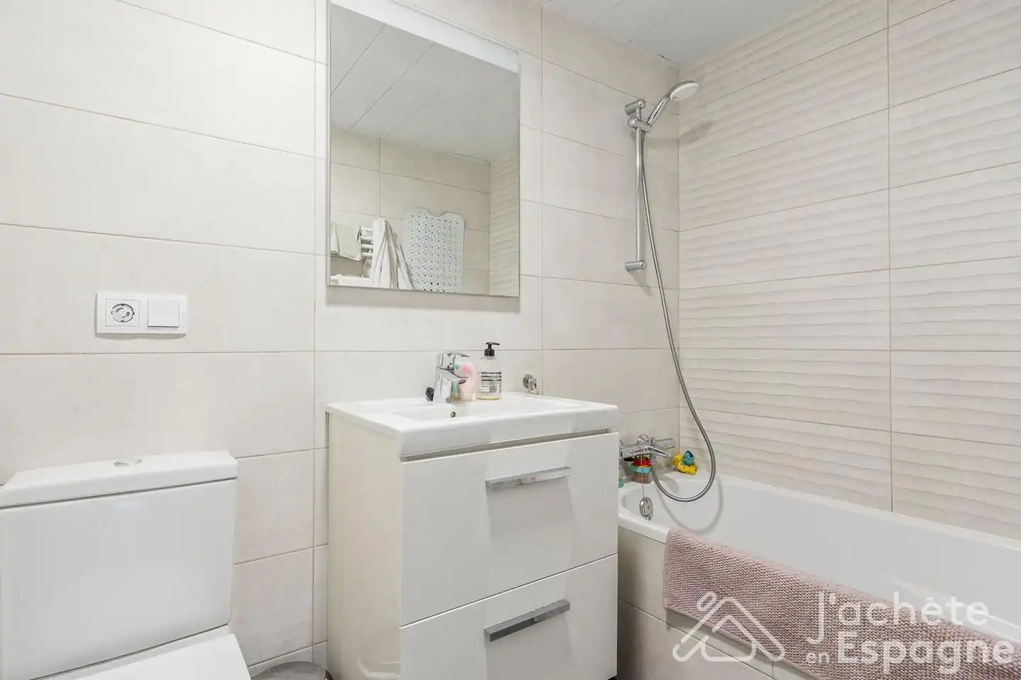 Bathroom of Flat for sale in Rocafort  with Air Conditioner and Terrace