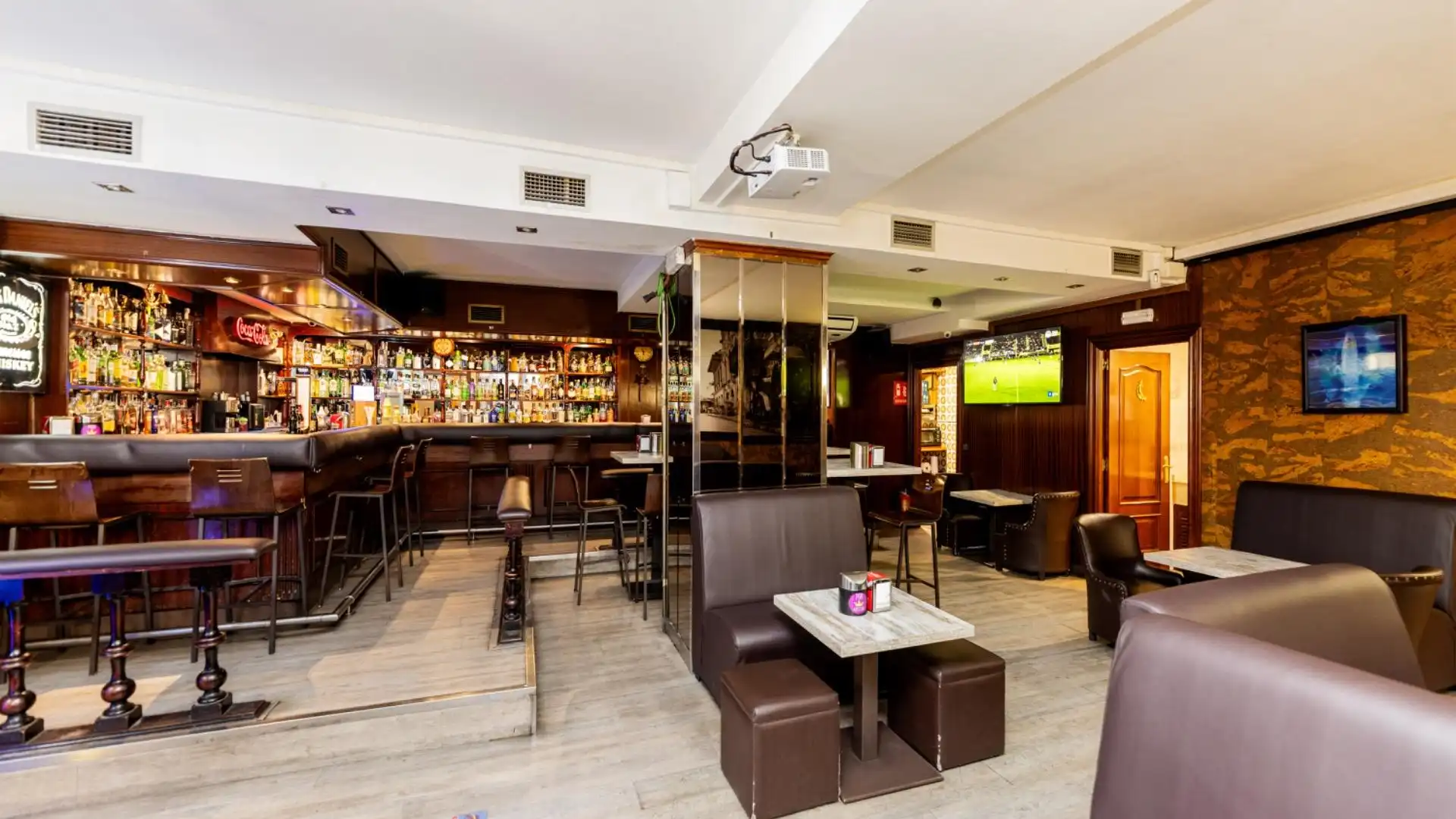 Local en traspaso en  Madrid Capital con Aire acondicionado y Amueblado