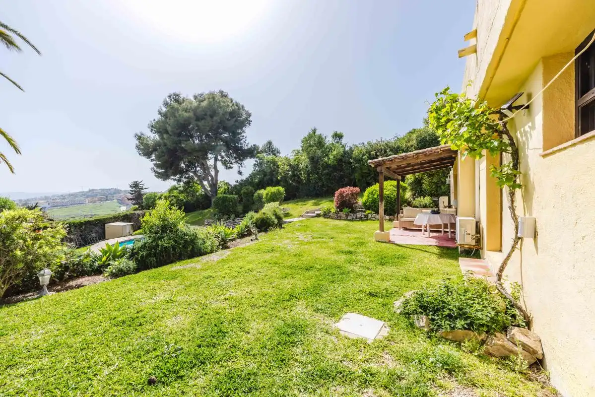 Jardí de Casa o xalet en venda en Estepona amb Aire condicionat, Calefacció i Jardí privat