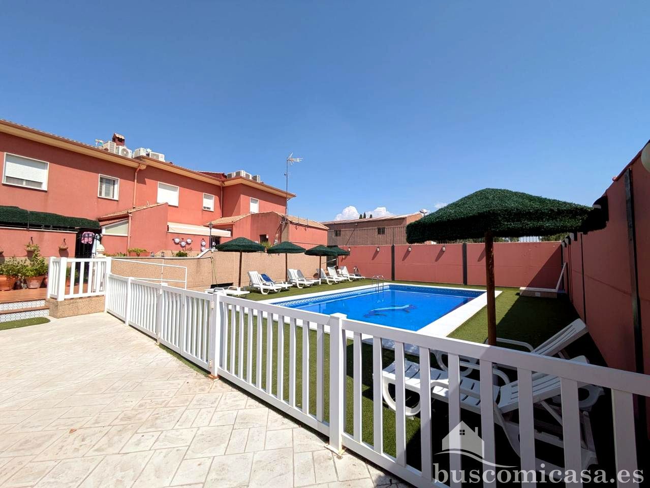 Piscina de Casa adosada en venda en Bailén amb Piscina comunitària