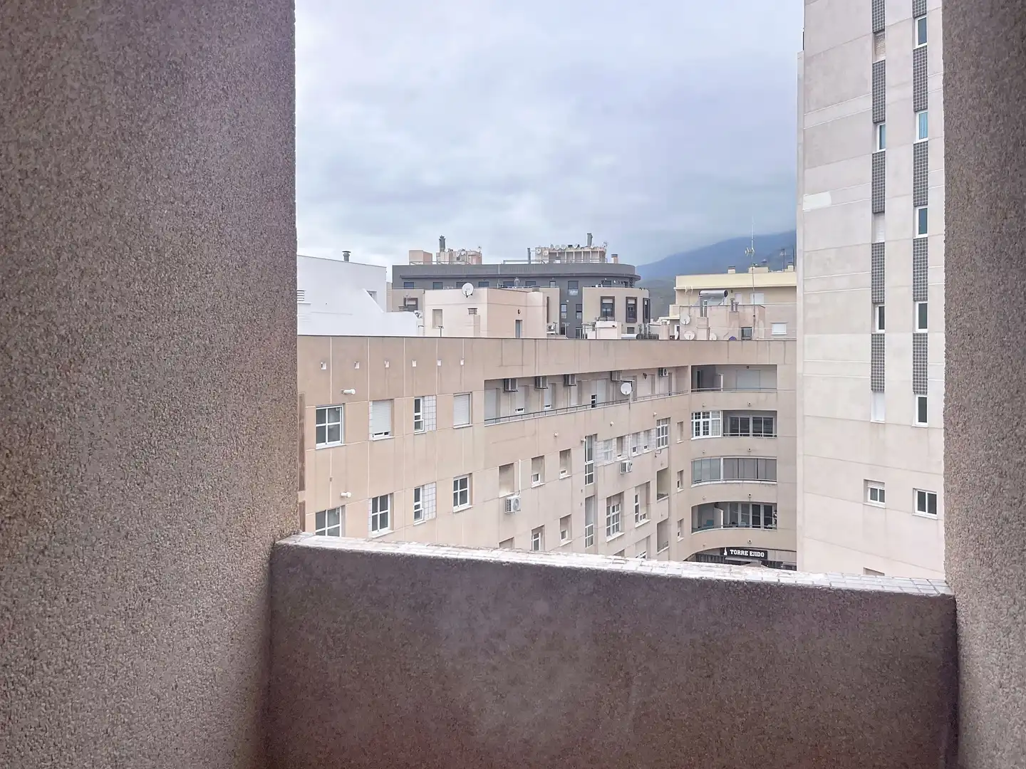Außenansicht von Wohnung zum Verkauf in El Ejido mit Terrasse und Balkon