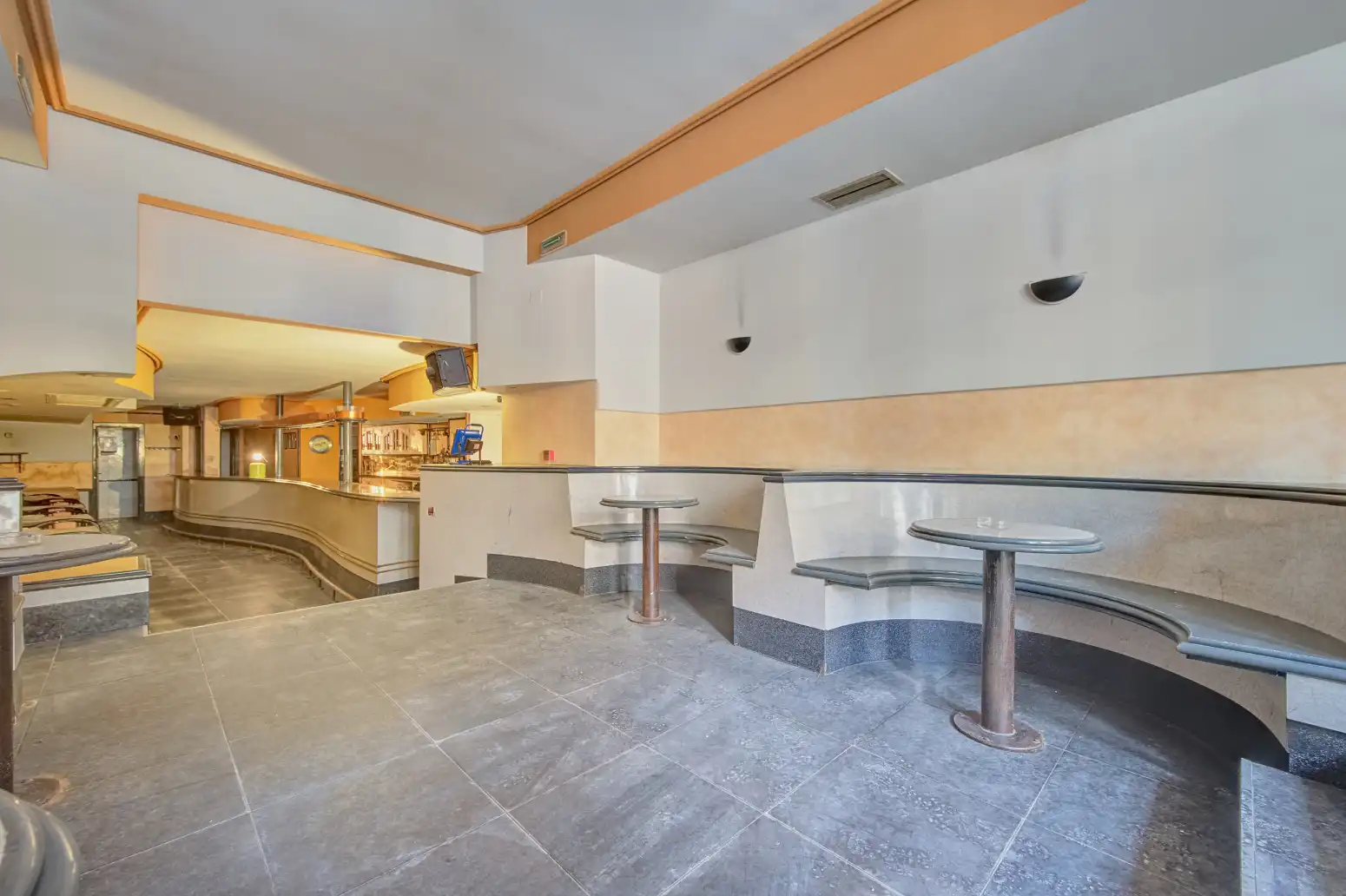Commercial properties for sale in Puente la Reina / Gares  with Furnished