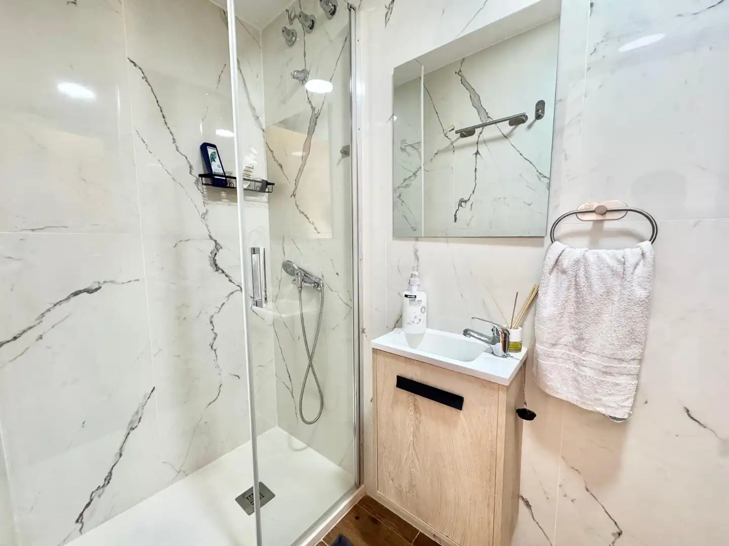 Bany de Apartament de lloguer en Guardamar del Segura amb Aire condicionat, Moblat i Rentadora