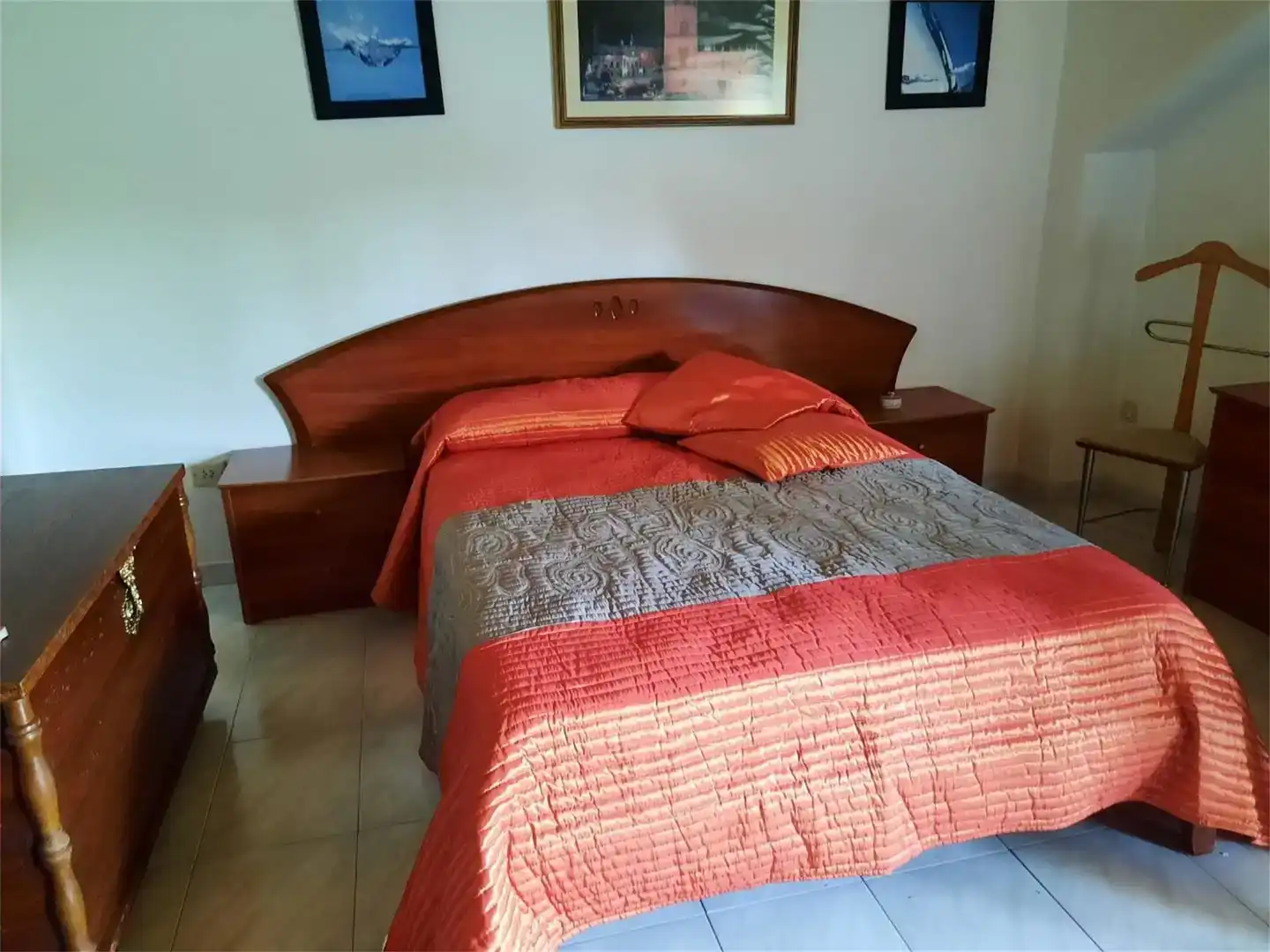 Dormitori de Finca rústica en venda en Leiro amb Piscina i Balcó