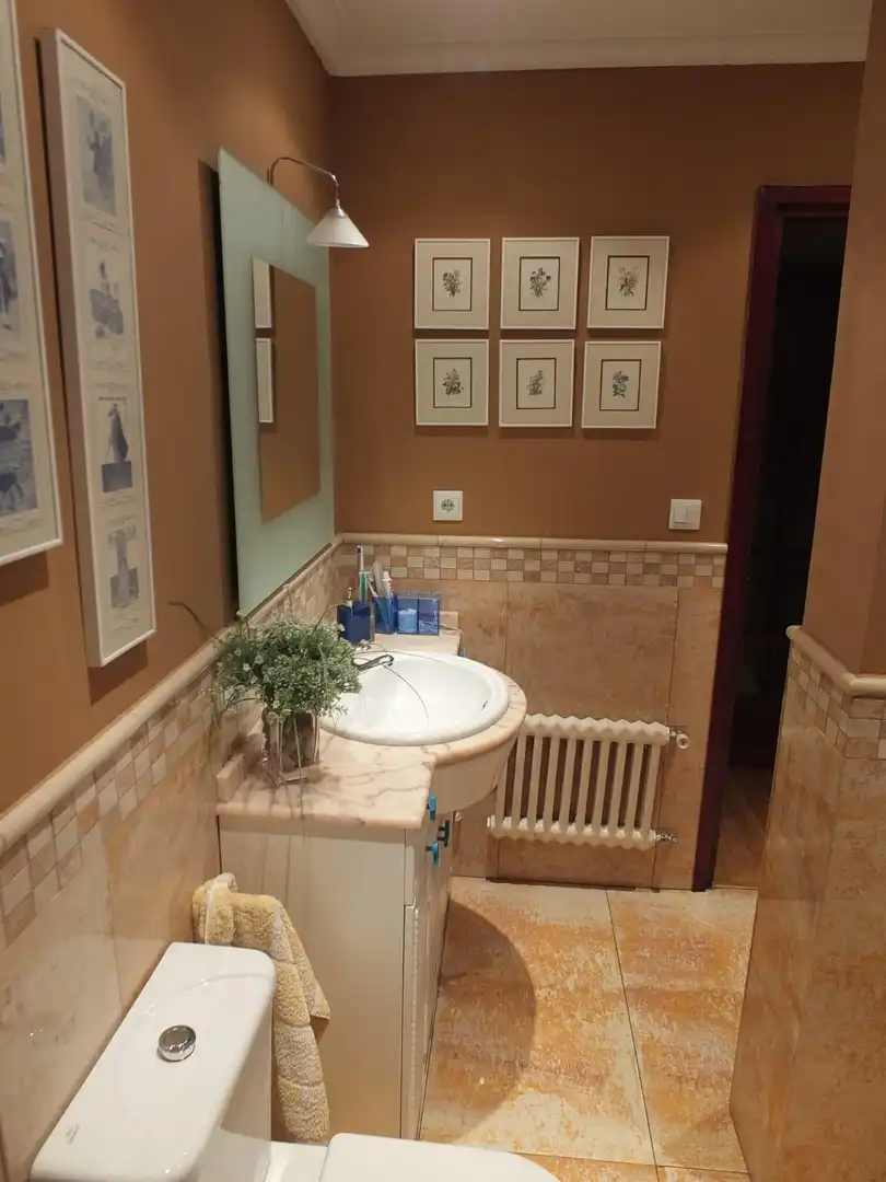 Badezimmer von Wohnung zum Verkauf in Ponferrada mit Heizung, Terrasse und Abstellraum