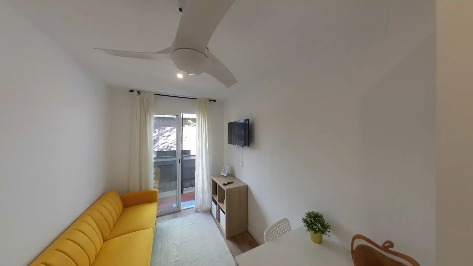 Sala d'estar de Pis de lloguer en  Madrid Capital amb Calefacció, Terrassa i Moblat