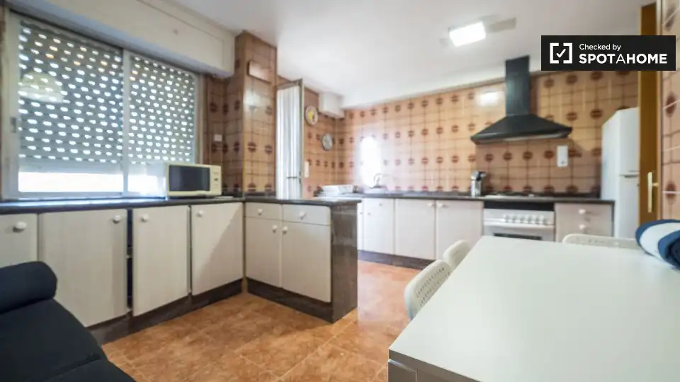 Cocina de Piso de alquiler en Valencia con Aire acondicionado, Calefacción y Amueblado