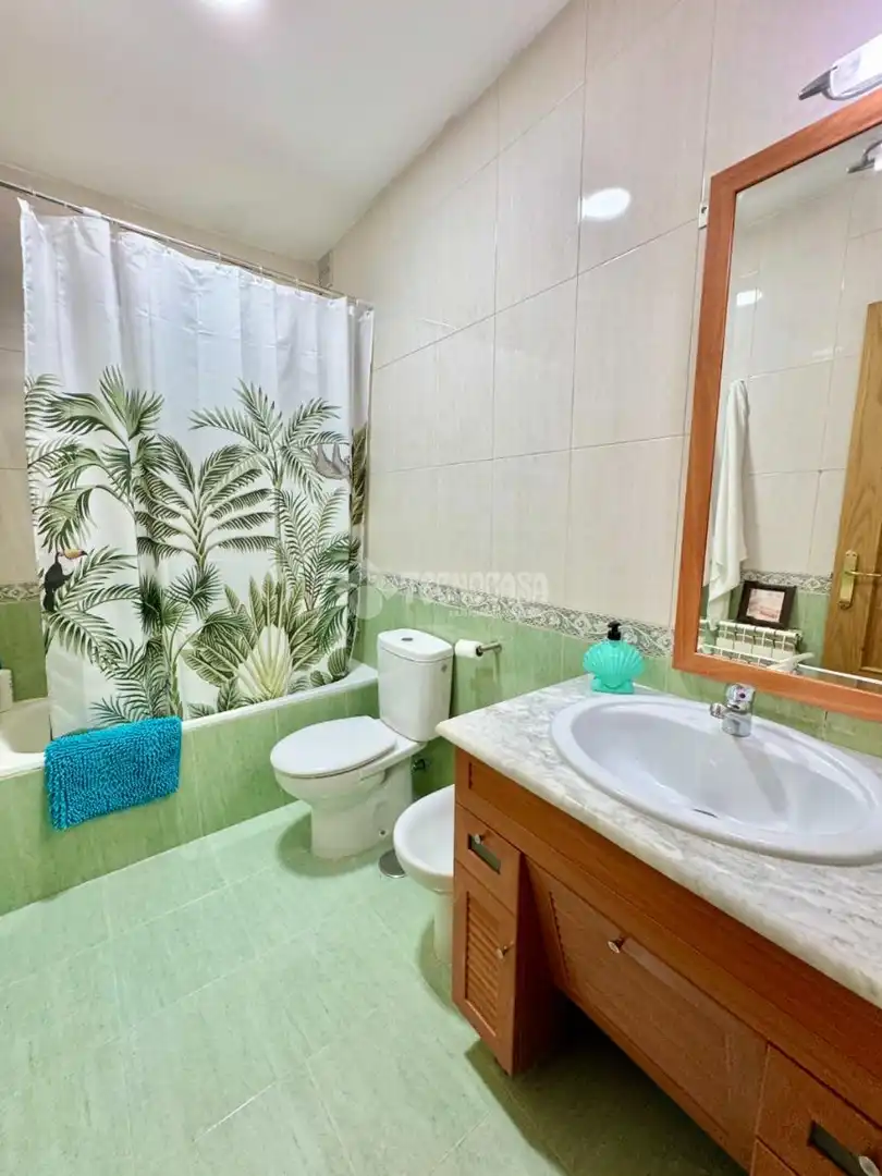 Baño de Casa adosada en venta en Espinosa de Henares con Jardín privado y Trastero