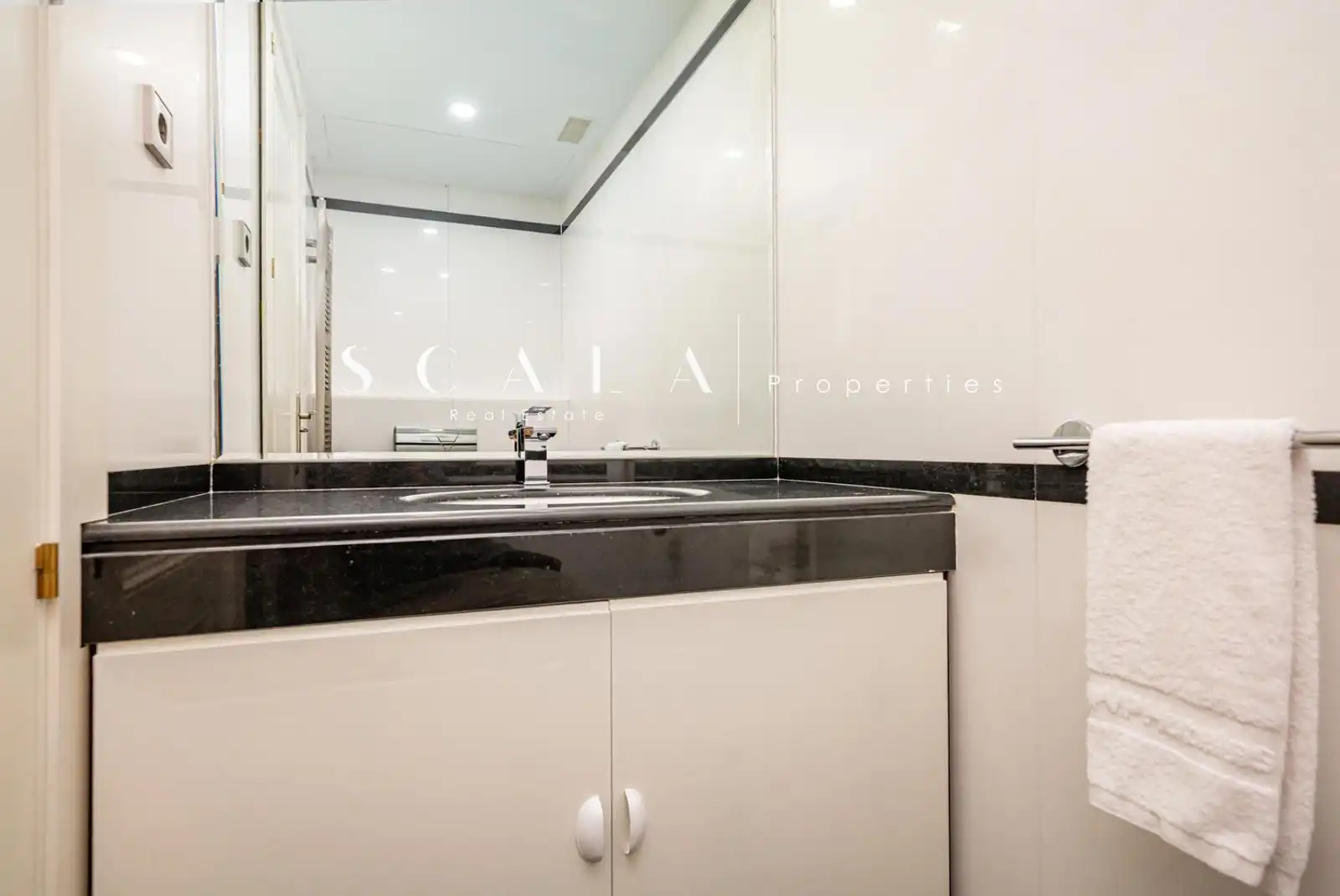 Badezimmer von Maisonette zur Miete in Madrid mit Klimaanlage, Heizung und Terrasse