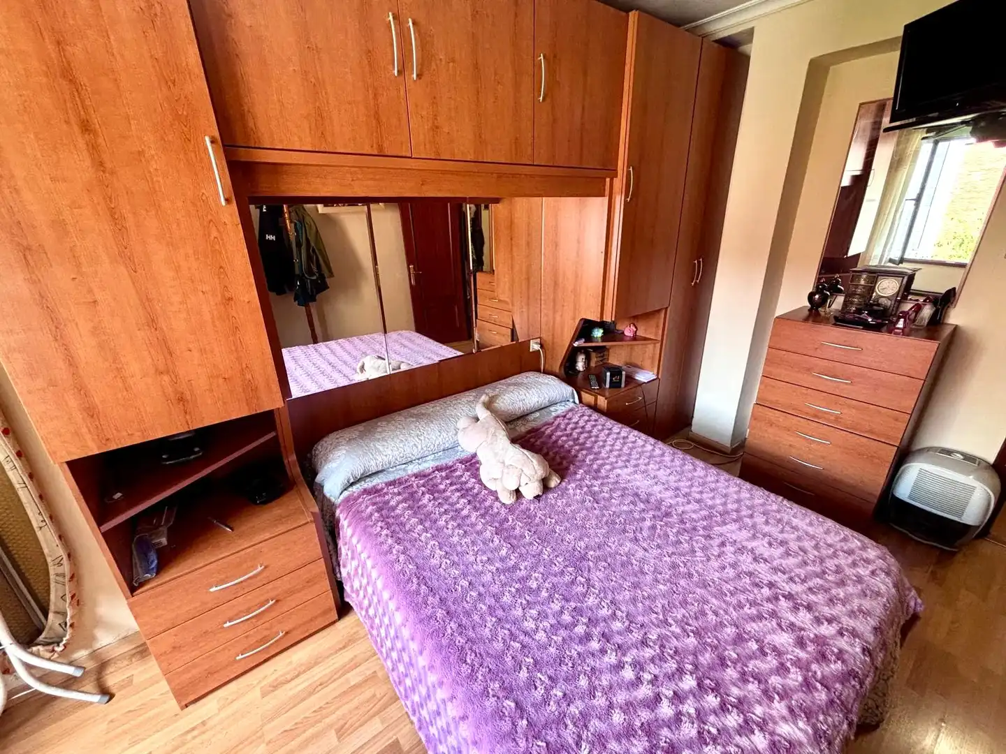 Bedroom of Flat for sale in Gijón   with Parquet flooring, Oven and Washing machine