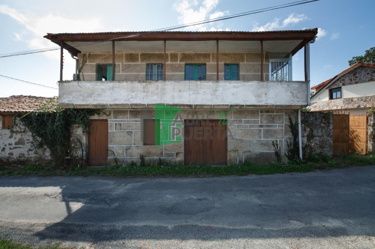Vista exterior de Casa o xalet en venda en Amoeiro amb Calefacció, Jardí privat i Terrassa