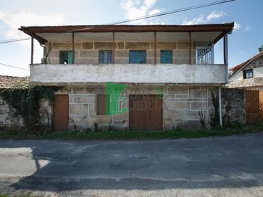 Casa con balcón en venta en Amoeiro