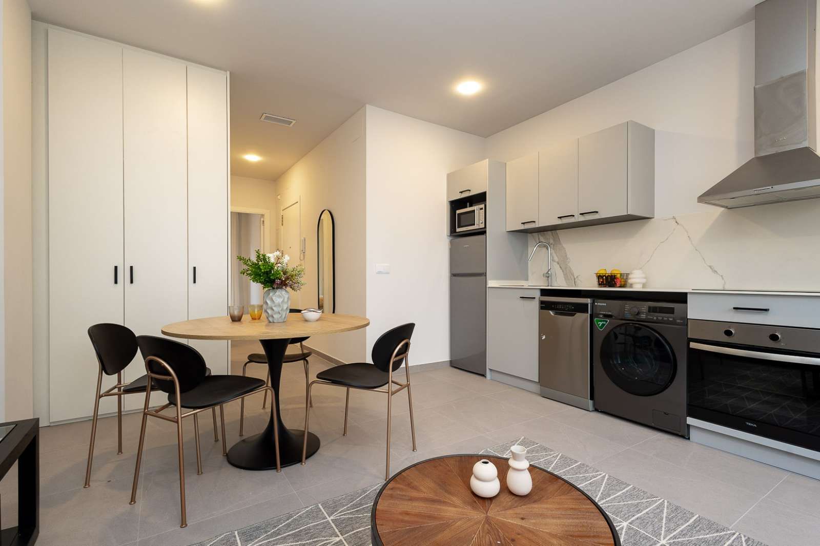 Kitchen of Apartment to share in  Valencia Capital  with Air Conditioner, Heating and Terrace