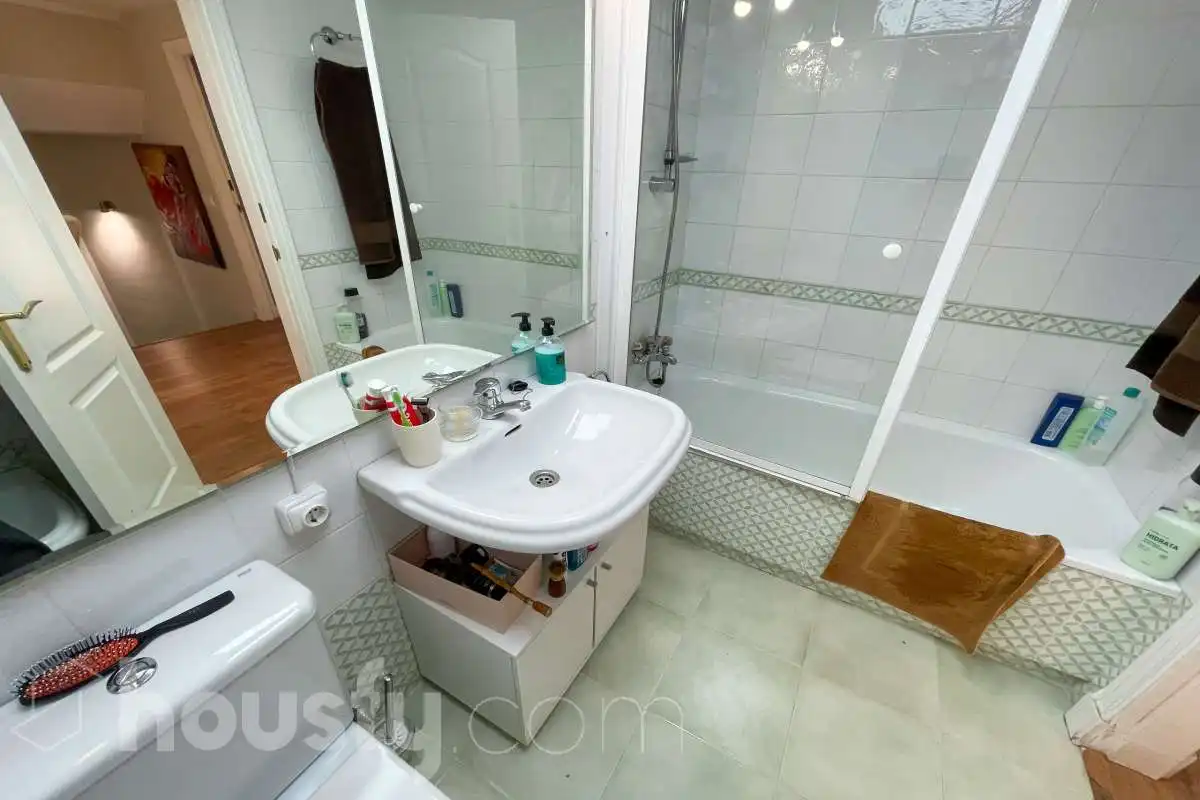 Bany de Casa o xalet en venda en Bormujos amb Aire condicionat, Jardí privat i Terrassa