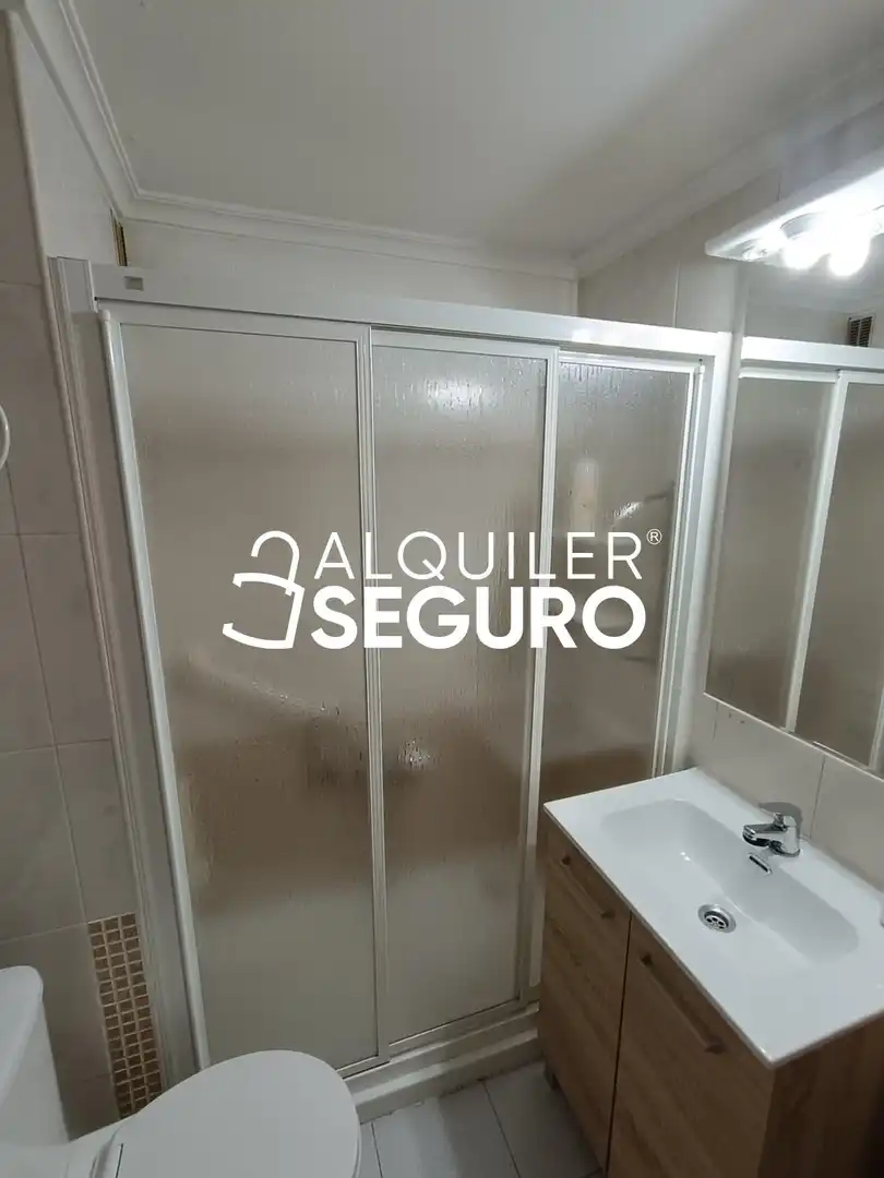 Baño de Piso de alquiler en Aranjuez con Calefacción y Terraza