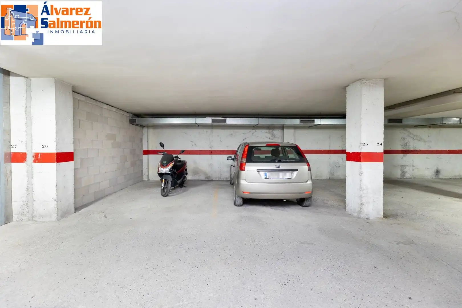 Parkplatz von Dachboden zum Verkauf in Churriana de la Vega mit Terrasse und Abstellraum
