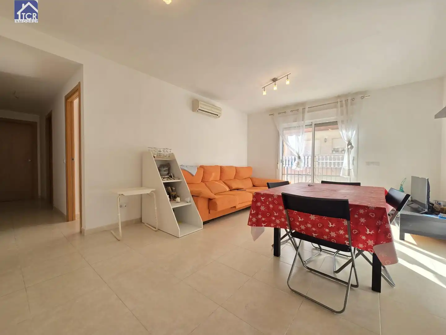 Wohnzimmer von Wohnung zum Verkauf in Camarles mit Klimaanlage, Balkon und Gemeinschaftspool