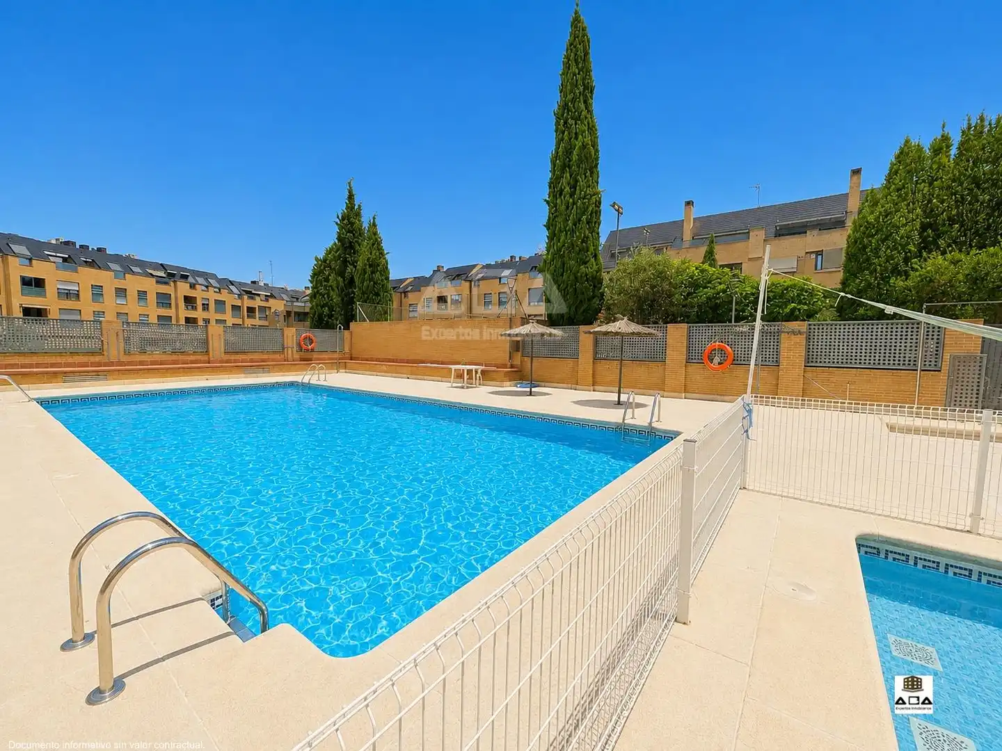 Pis amb piscina en venda a Calle CASTILLO DE AREVALO