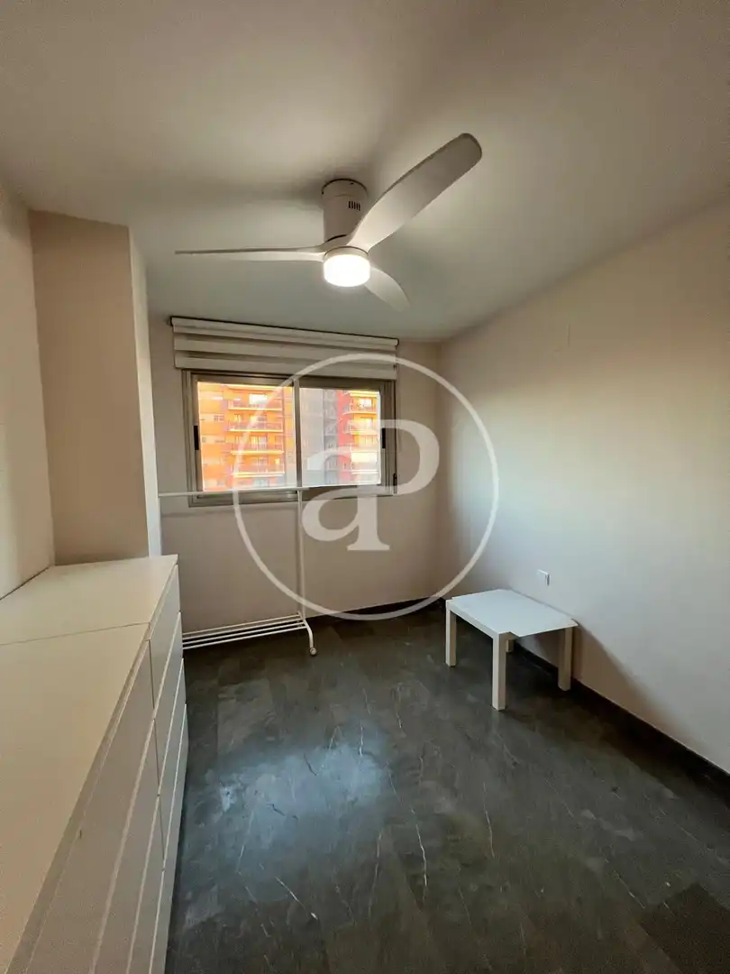 Flat for rent in Valencia  with Air Conditioner, Terrace and Furnished