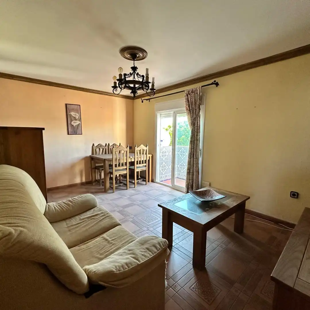 Comedor de Piso en venta en La Línea de la Concepción con Amueblado y Balcón