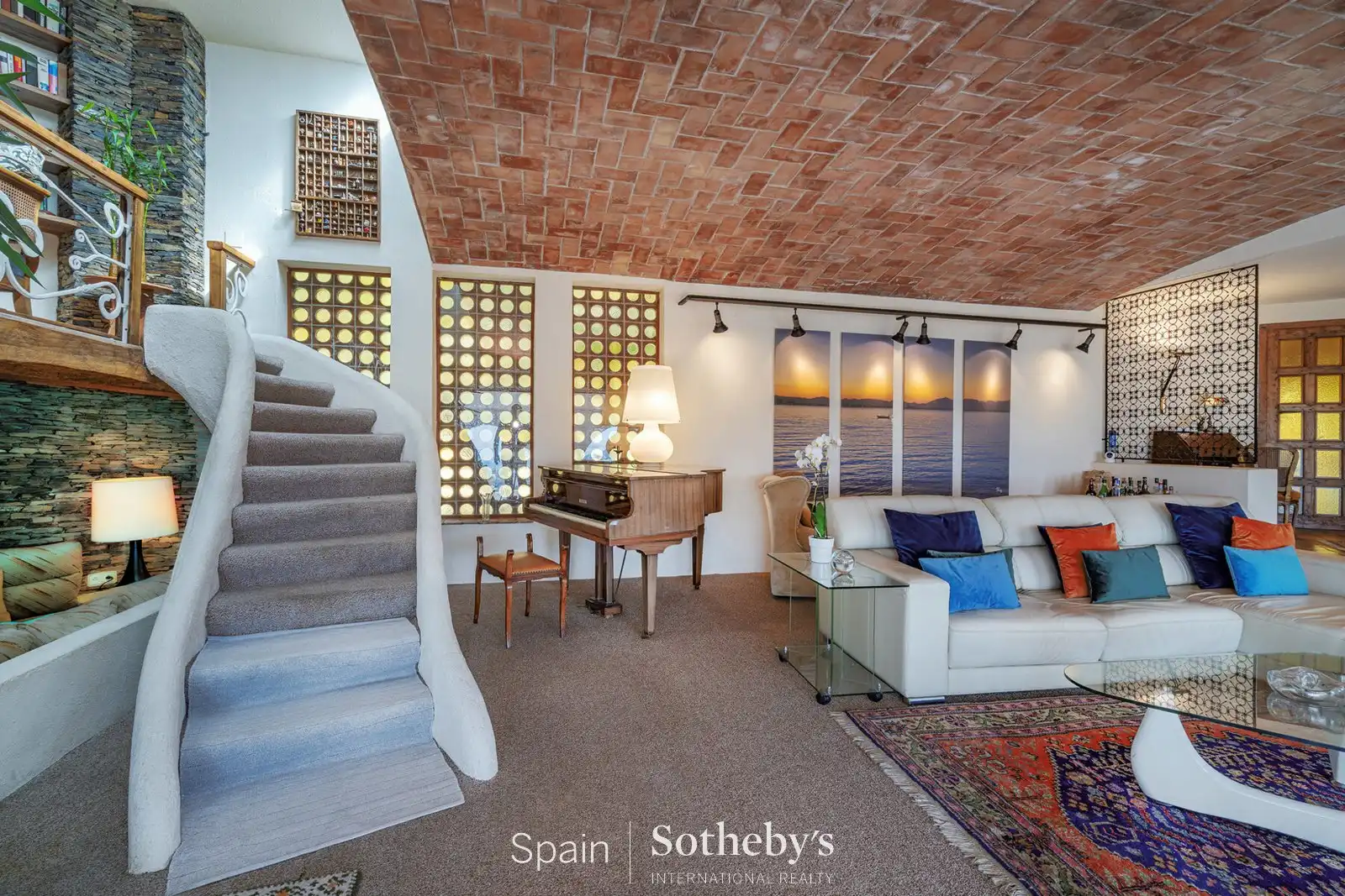 House with pool for sale in Carrer Osca, imagen 6