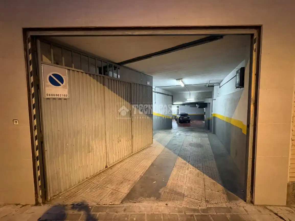 Einzelparkplatz zum Verkauf in Calle de Lérida, imagen 3