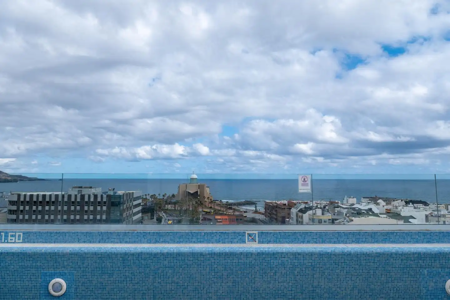 Piscina de Piso en venta en Las Palmas de Gran Canaria con Terraza y Amueblado
