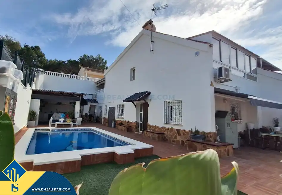 Villa mit Pool zum Verkauf in Los Balcones - Los Altos